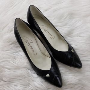 Vintage Caressa black short pump heels size 7M
